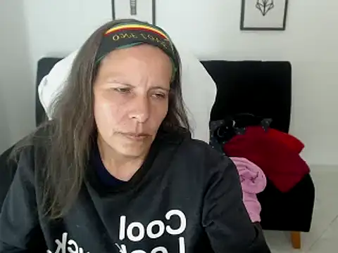 Milf karlye online show from 1, 2, 2025