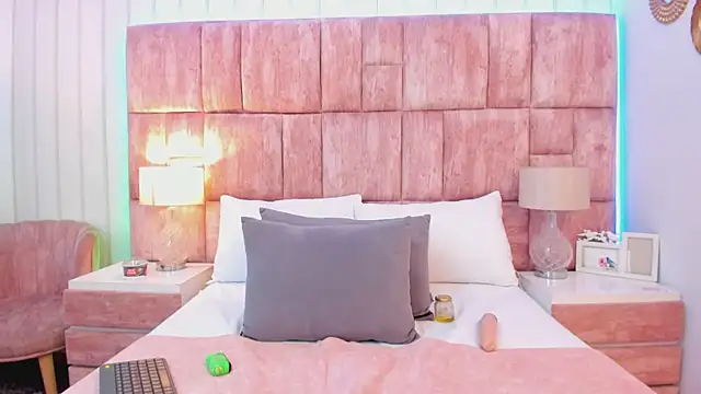 MonserratPeters online show from 5, 1, 2025