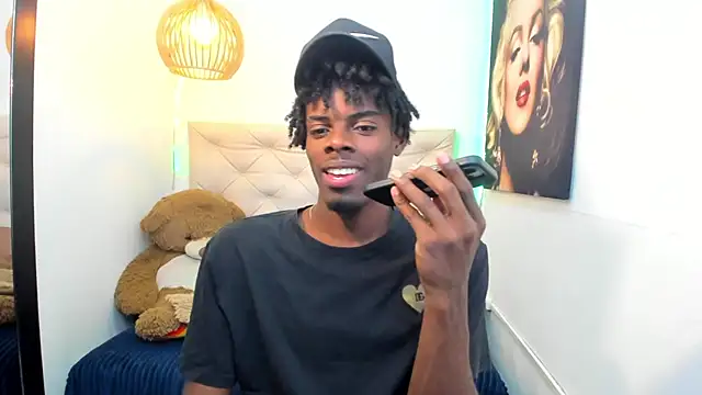 Snapshot of royce_ebony chatting on 13, 9, 2025 royce ebony online show from 13, 9, 2025