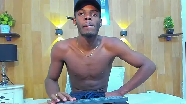 Snapshot of royce_ebony chatting on 21, 2, 2025 royce ebony online show from 21, 2, 2025