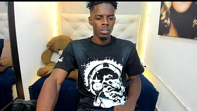 Snapshot of royce_ebony chatting on 22, 10, 2025 royce ebony online show from 22, 10, 2025