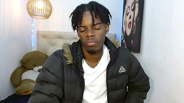 Snapshot of royce_ebony chatting on 14, 12, 2024 royce ebony online show from 14, 12, 2024