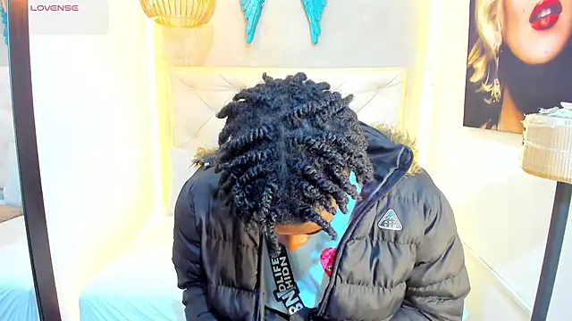 Snapshot of royce_ebony chatting on 22, 4, 2026 royce ebony online show from 22, 4, 2026