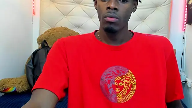 Snapshot of royce_ebony chatting on 11, 9, 2025 royce ebony online show from 11, 9, 2025