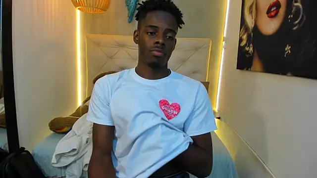 Snapshot of royce_ebony chatting on 30, 9, 2025 royce ebony online show from 30, 9, 2025