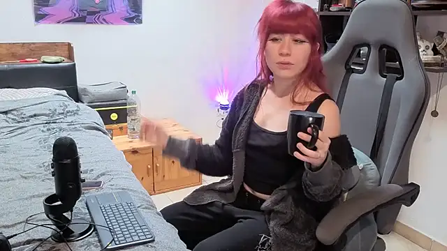 Snapshot of complicata_mente chatting on 29, 10, 2025 complicata mente online show from 29, 10, 2025