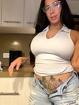 Snapshot of AndyFire69 chatting on 13, 11, 2025 AndyFire69 online show from 13, 11, 2025