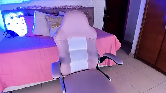 Kitty Pam online show from 14, 11, 2025