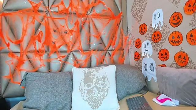 Corina Taylor  online show from 1, 11, 2025