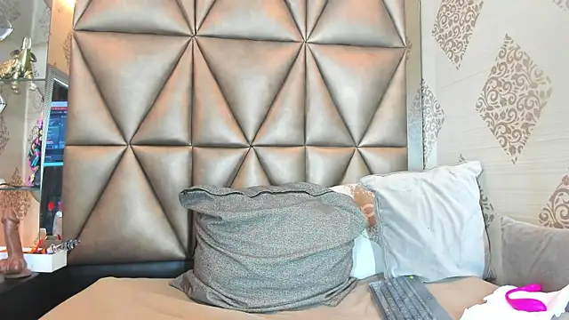 Corina Taylor  online show from 9, 10, 2025