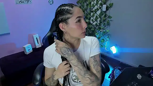 ChloeeTompson  online show from 2, 12, 2025