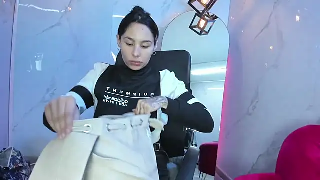 ChloeeTompson  online show from 9, 11, 2025