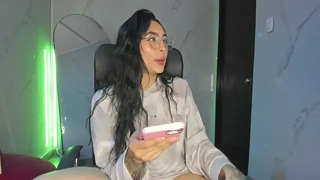 ChloeeTompson  online show from 21, 11, 2025