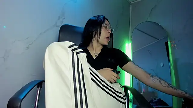 ChloeeTompson  online show from 12, 11, 2025