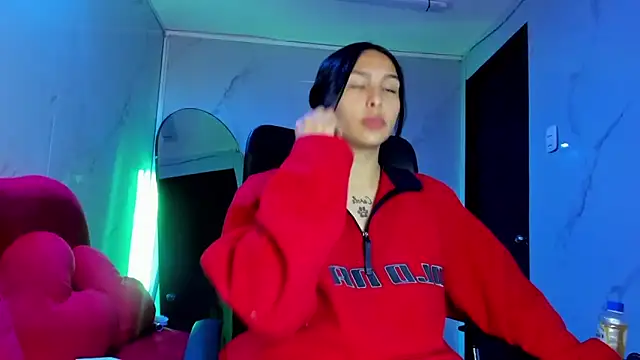 ChloeeTompson  online show from 9, 10, 2025