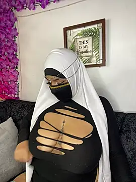 Snapshot of zulema_parvin chatting on 8, 7, 2026 zulema parvin online show from 8, 7, 2026