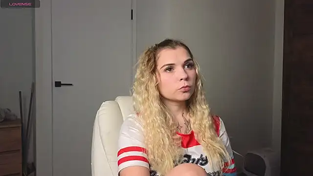 Kate Legend online show from 22, 7, 2026