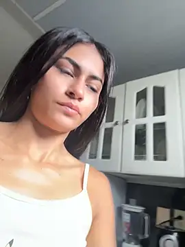 emilie xx  online show from 3, 5, 2026