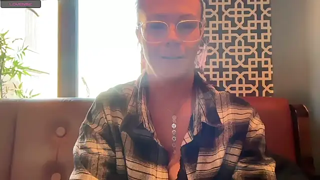 Snapshot of MelodyRoseUk chatting on 28, 10, 2025 MelodyRoseUk online show from 28, 10, 2025