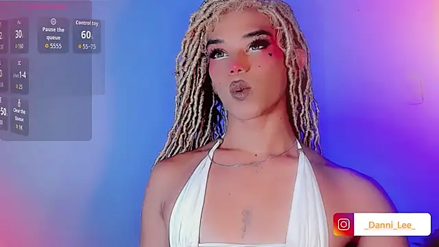 Snapshot of DanniLee_ chatting on 21, 10, 2025 DanniLee online show from 21, 10, 2025