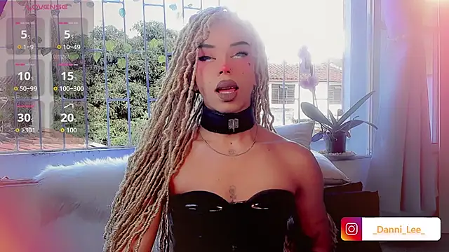 Snapshot of DanniLee_ chatting on 26, 10, 2025 DanniLee online show from 26, 10, 2025