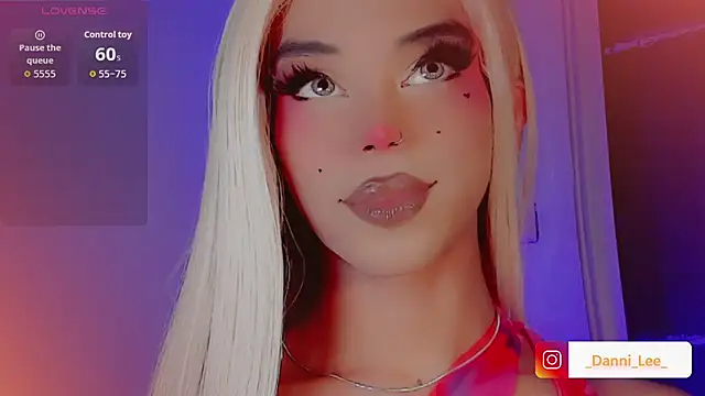 Snapshot of DanniLee_ chatting on 2, 12, 2025 DanniLee online show from 2, 12, 2025