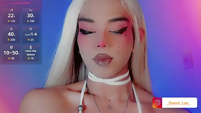 Snapshot of DanniLee_ chatting on 25, 11, 2025 DanniLee online show from 25, 11, 2025