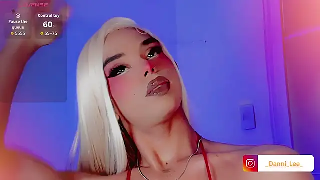 Snapshot of DanniLee_ chatting on 24, 11, 2025 DanniLee online show from 24, 11, 2025