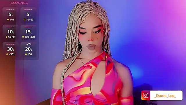 Snapshot of DanniLee_ chatting on 11, 10, 2025 DanniLee online show from 11, 10, 2025