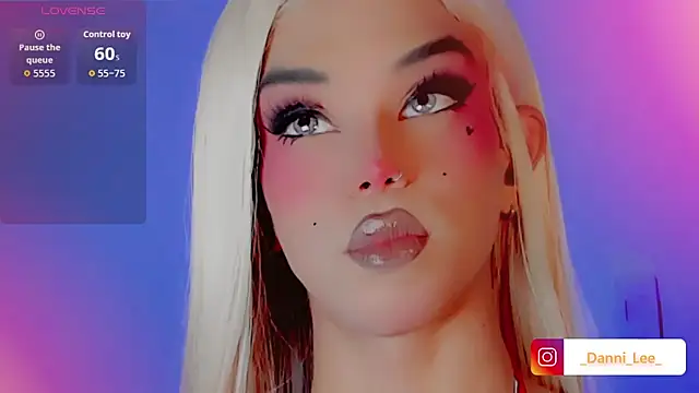 Snapshot of DanniLee_ chatting on 16, 11, 2025 DanniLee online show from 16, 11, 2025