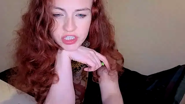 Snapshot of ENGLISHEMILY_69 chatting on 17, 12, 2025 ENGLISHEMILY 69 online show from 17, 12, 2025