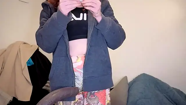 Snapshot of ENGLISHEMILY_69 chatting on 22, 12, 2025 ENGLISHEMILY 69 online show from 22, 12, 2025