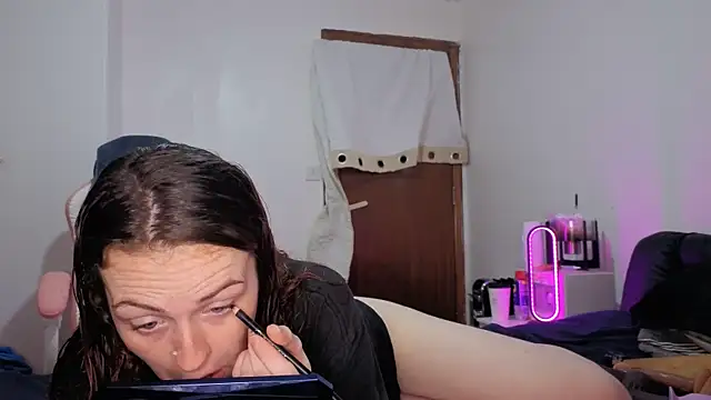 Snapshot of ENGLISHEMILY_69 chatting on 1, 3, 2026 ENGLISHEMILY 69 online show from 1, 3, 2026