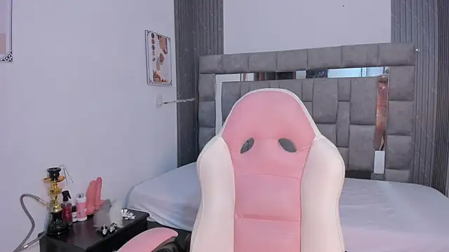 zulyjones online show from 1, 11, 2025