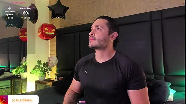 Snapshot of JossAckland chatting on 12, 10, 2025 JossAckland online show from 12, 10, 2025