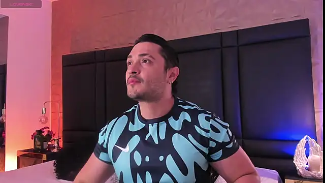 Snapshot of JossAckland chatting on 8, 10, 2025 JossAckland online show from 8, 10, 2025