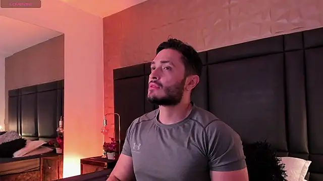 Snapshot of JossAckland chatting on 13, 11, 2025 JossAckland online show from 13, 11, 2025