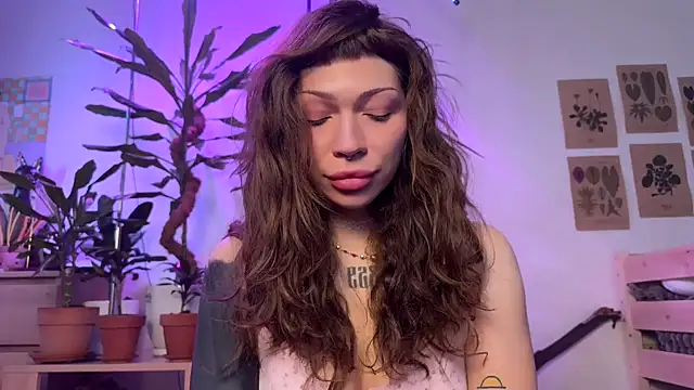 Snapshot of PaulaPratt chatting on 12, 9, 2025 PaulaPratt online show from 12, 9, 2025