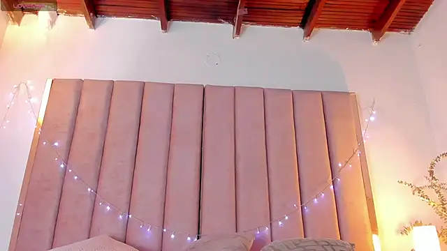 VICTORIA RASH online show from 17, 1, 2025