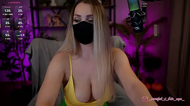 careful i bite nya online show from 29, 11, 2025