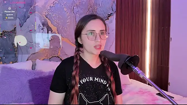 centaurigirl online show from 4, 12, 2025