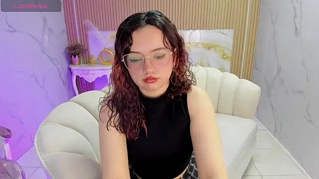 Snapshot of violet_sub chatting on 21, 10, 2025 violet sub online show from 21, 10, 2025