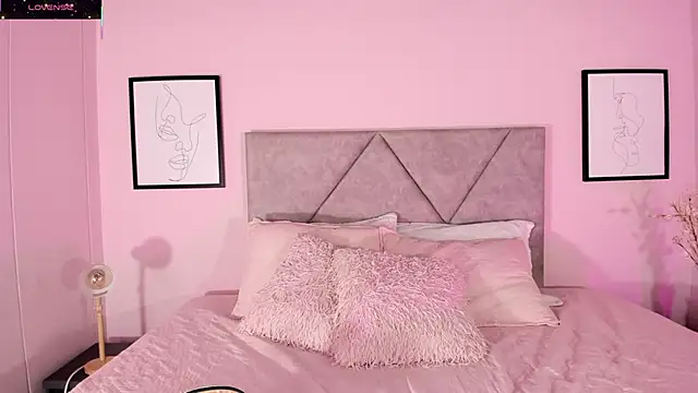 Emilyh  online show from 24, 11, 2025