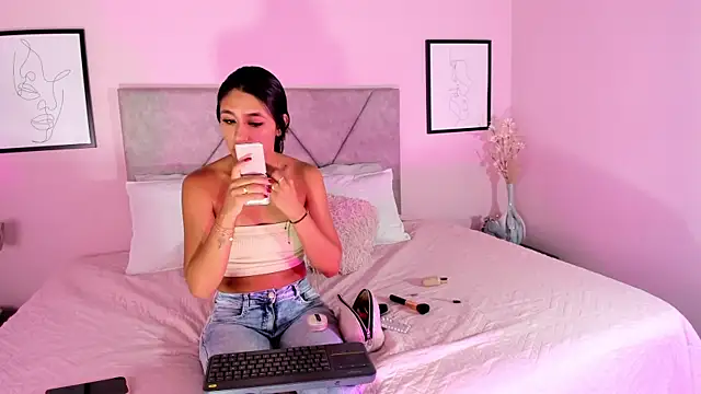 Emilyh  online show from 2, 11, 2025