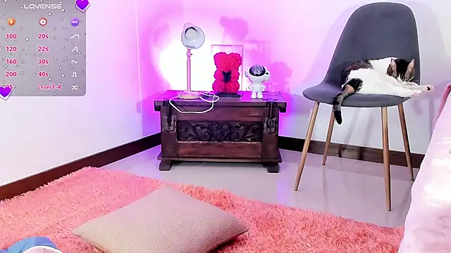 Emilyh  online show from 28, 2, 2025