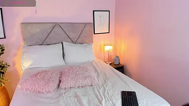 Emilyh  online show from 15, 1, 2026