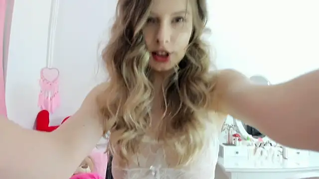 Snapshot of _sweettreat chatting on 20, 9, 2025 sweettreat online show from 20, 9, 2025