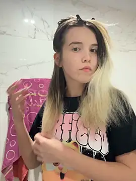 Diamond lucyy online show from 3, 10, 2025