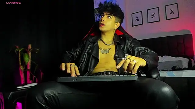LyleBennett  online show from 24, 7, 2026