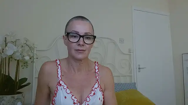 ELEGANT-ARIA36 online show from 6, 11, 2025